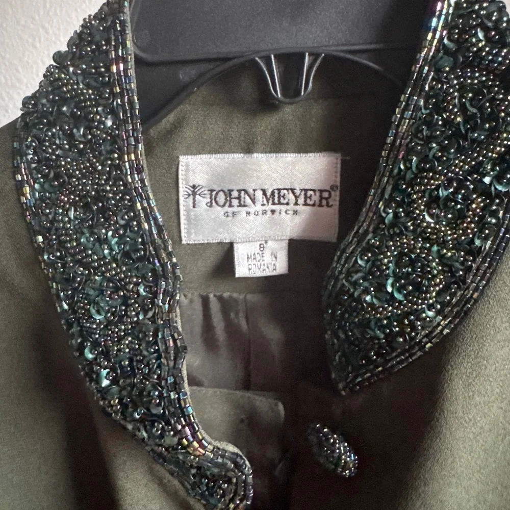 John Meyer Of Norwich Elegant Set of 2Pc Beaded Jacked Skirt Suit Sz 8